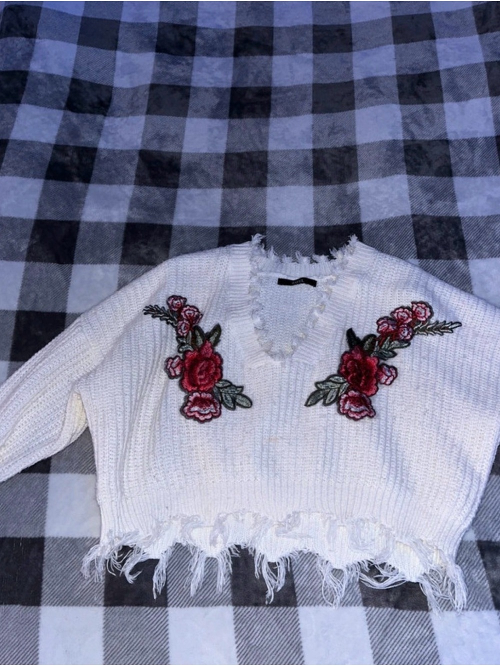 White Floral Embroidered Distressed V-Neck Cropped Sweater